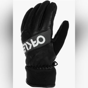 Sold. NWOT Women's Oakley Ski Snowboard Gloves Small